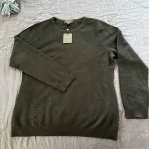 Charter Club women’s Cashmere Sweater - black. NWT